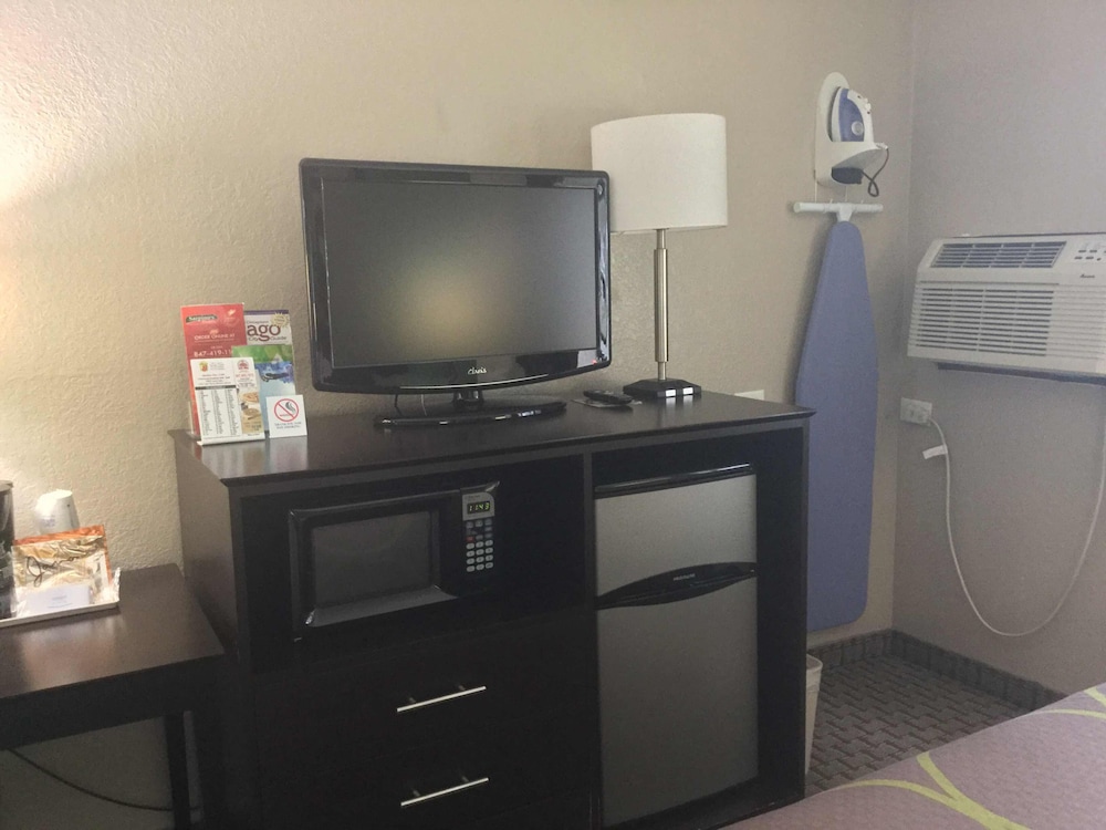 Super 8 by Wyndham Mundelein/Libertyville Area 7/45