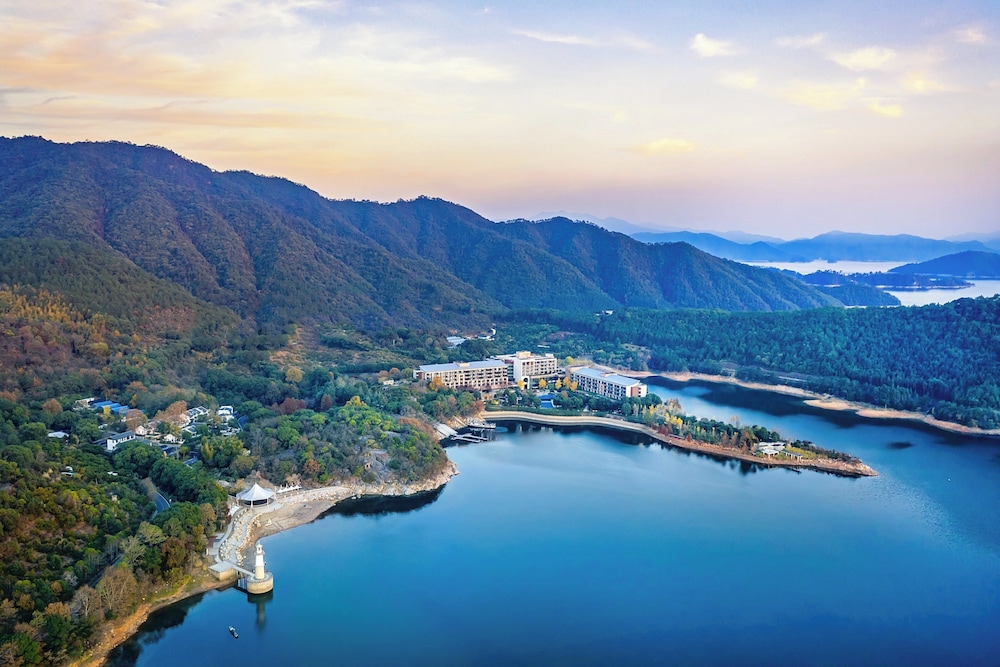Intercontinental One Thousand Island Lake Resort 48/50