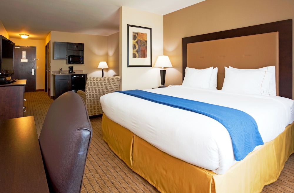 Holiday Inn Express Hotel And Suites Madison Verona 12/58