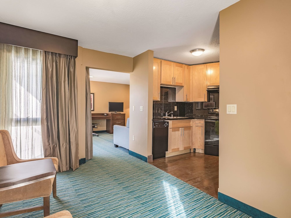 La Quinta Inn & Suites by Wyndham San Francisco Airport West 6/48