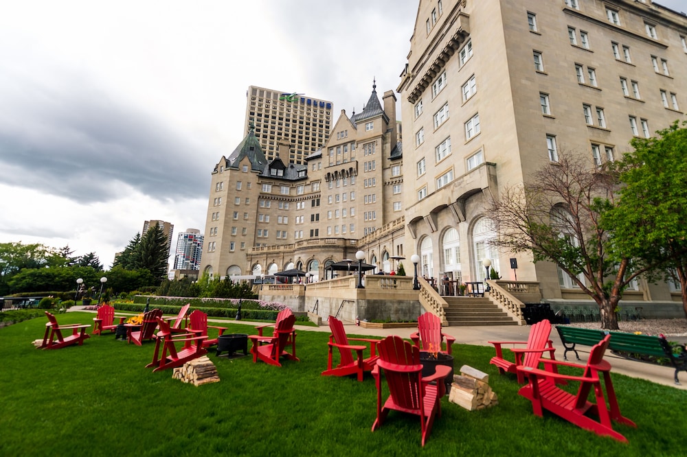 Fairmont Hotel Macdonald 56/62