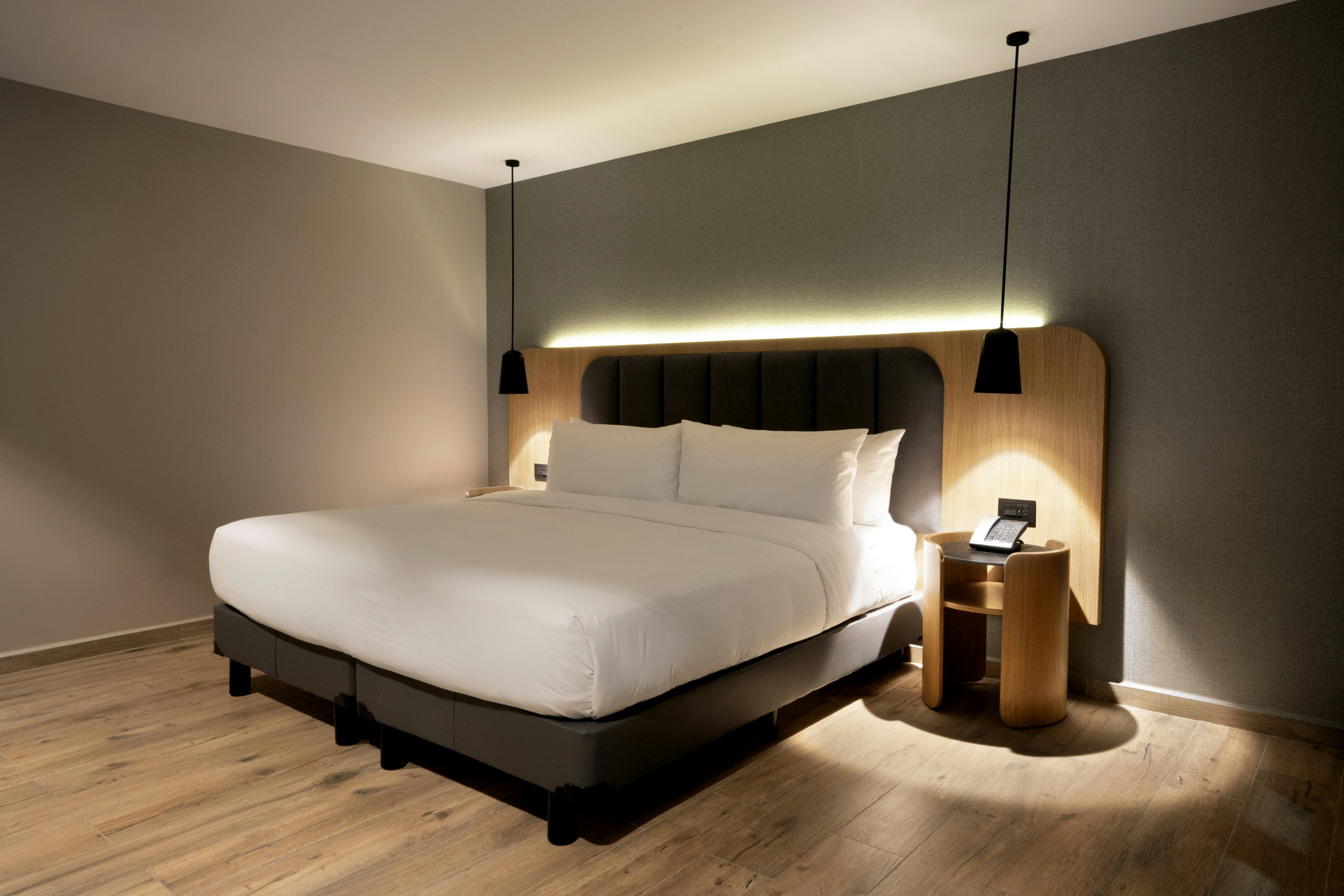 MASTER, SUITE, KING BED