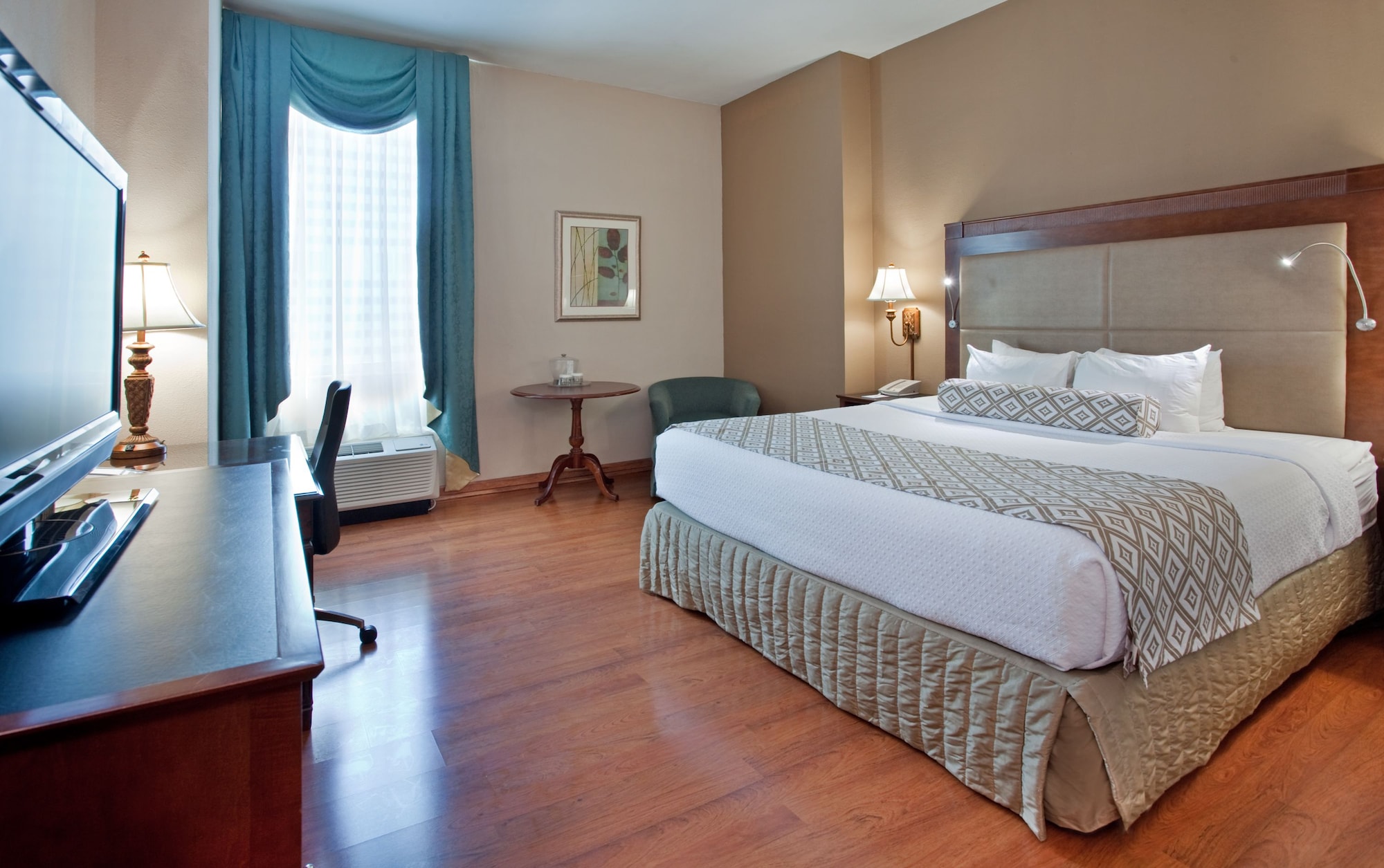EXECUTIVE, SUITE, JETTED TUB