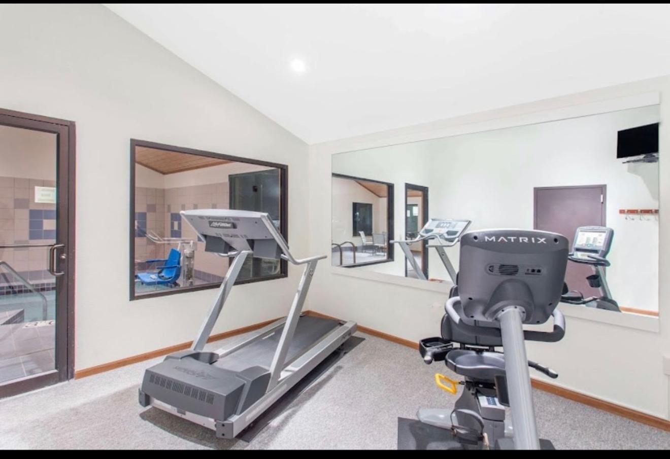 Dodgeville Inn & Suites 29/44