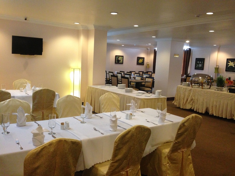 Rain Rock Hotel 36/46