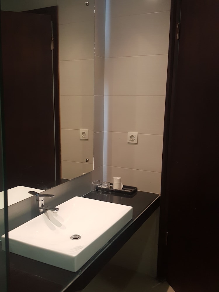 Hotel Kharisma 48/53