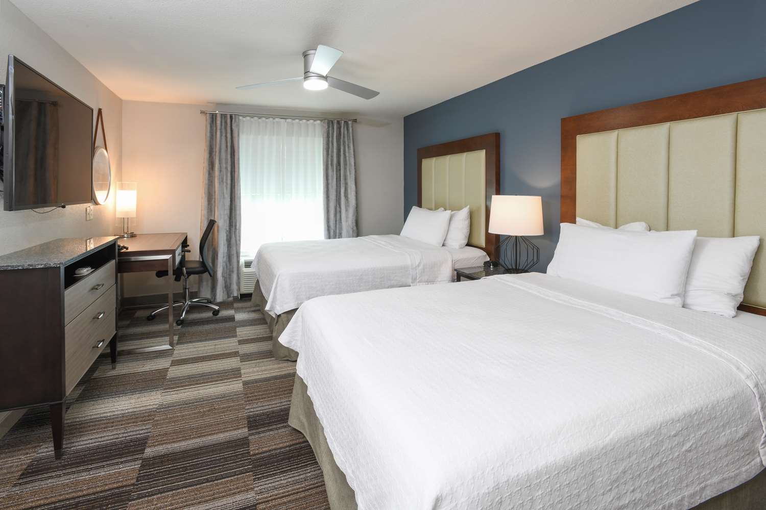 2 Bedrooms, Suite