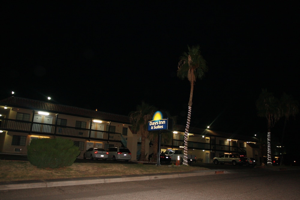 Days Inn & Suites By Wyndham Needles 7/30