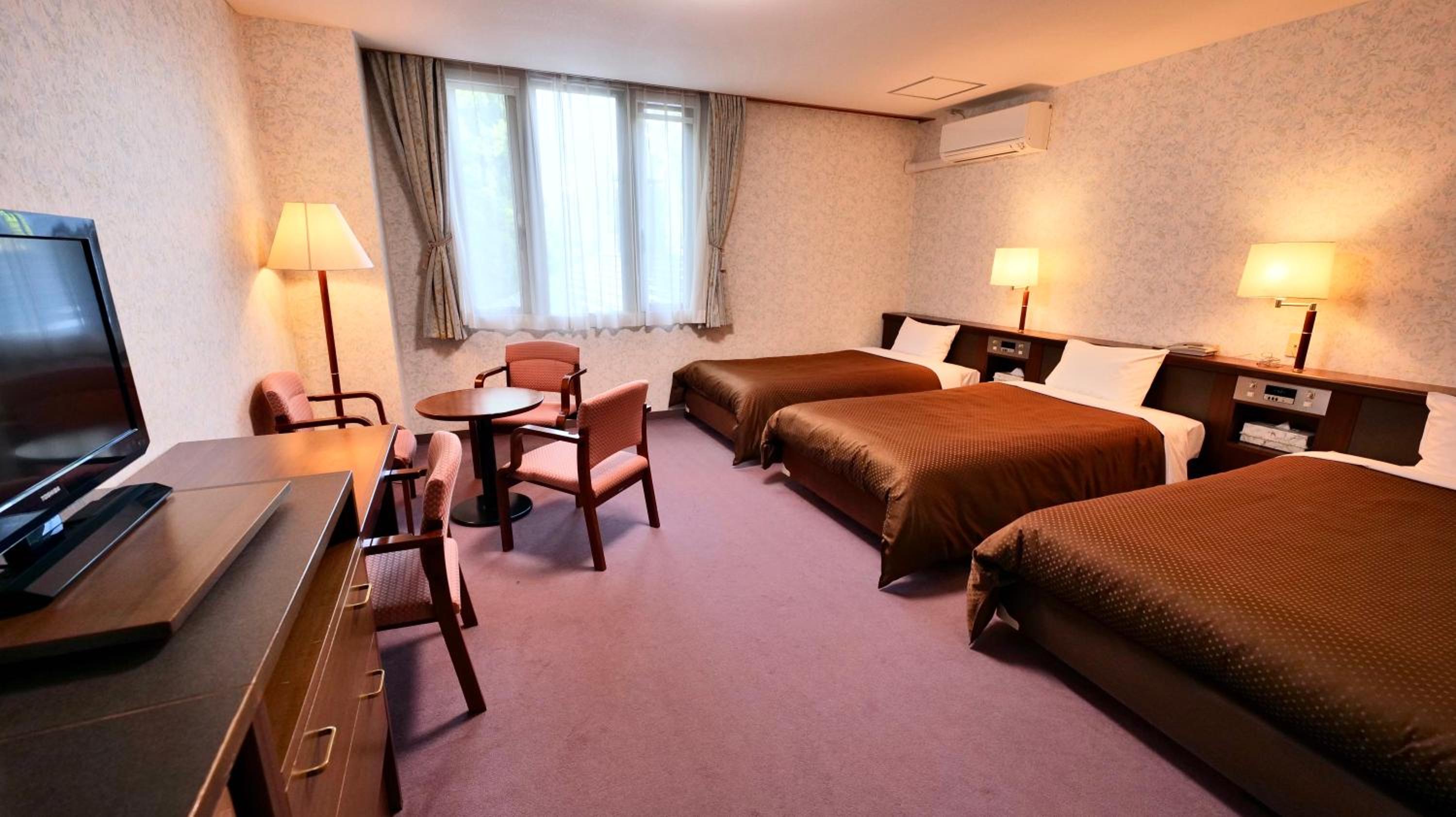 Room, Triple