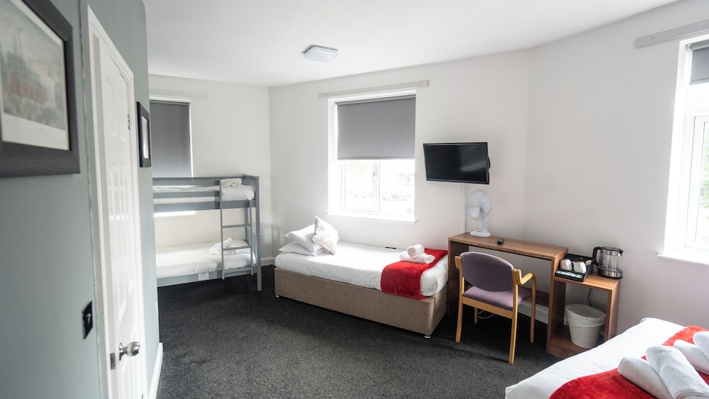 IBI Imperial Salford (ex Trivelles Hotel Manchester - Cross Lane) 27/62