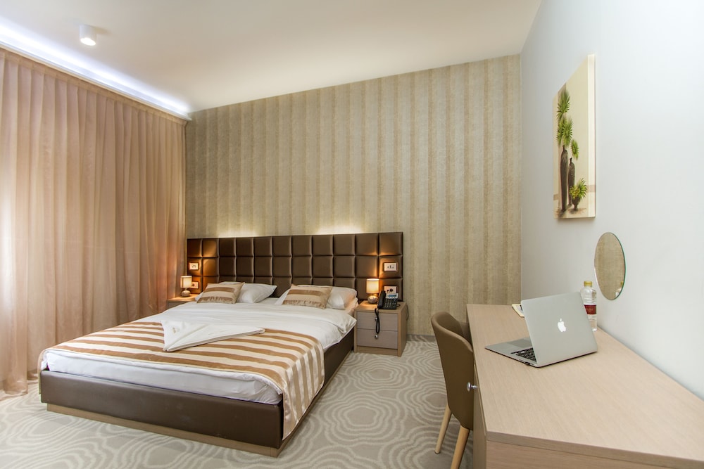 Royal Airport Hotel 27/69