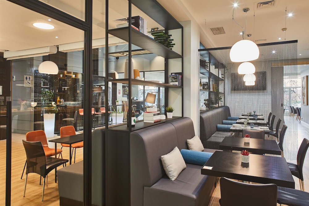 Silken Juan de Austria Hotel 32/48