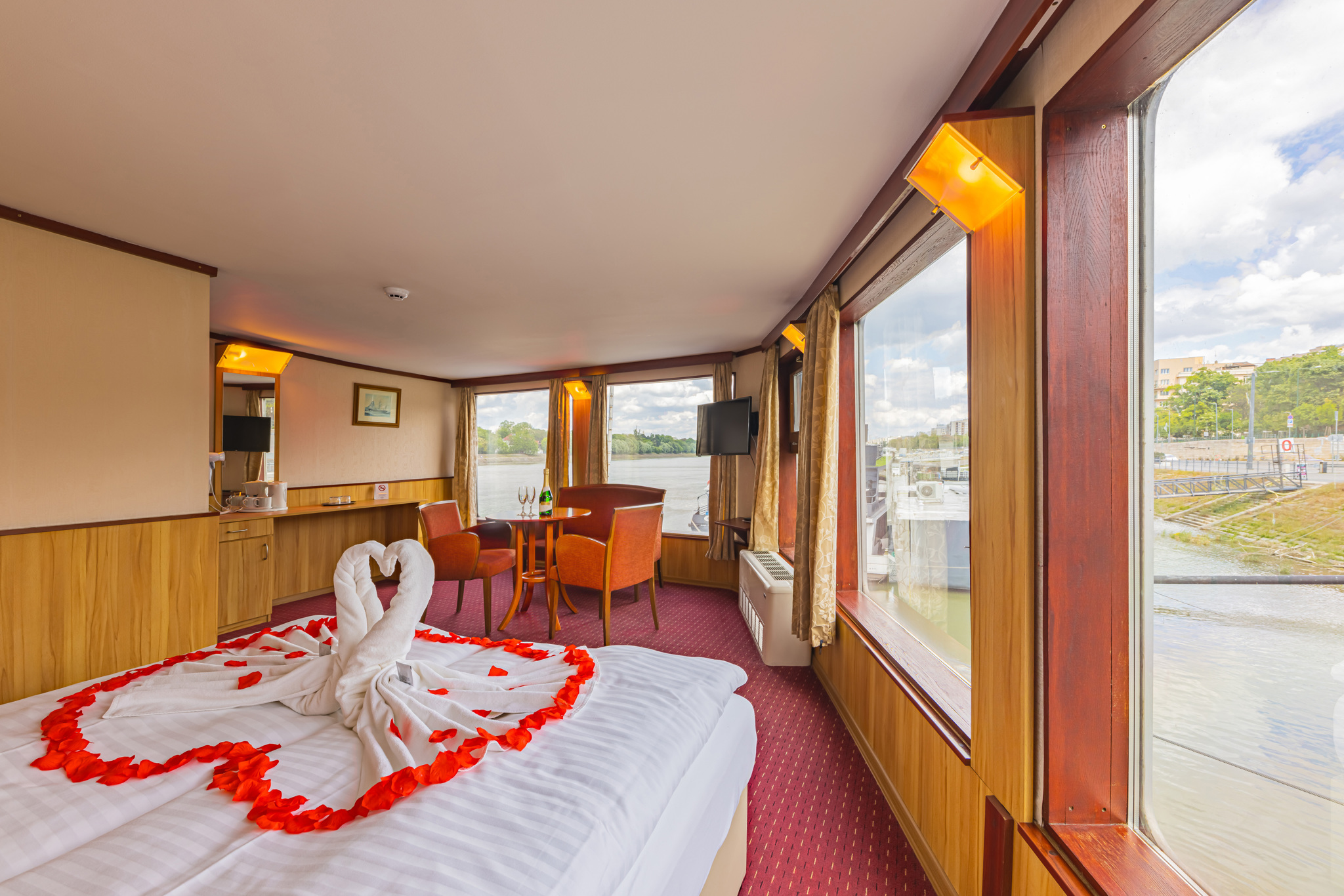 Boat, Superior, Cabin