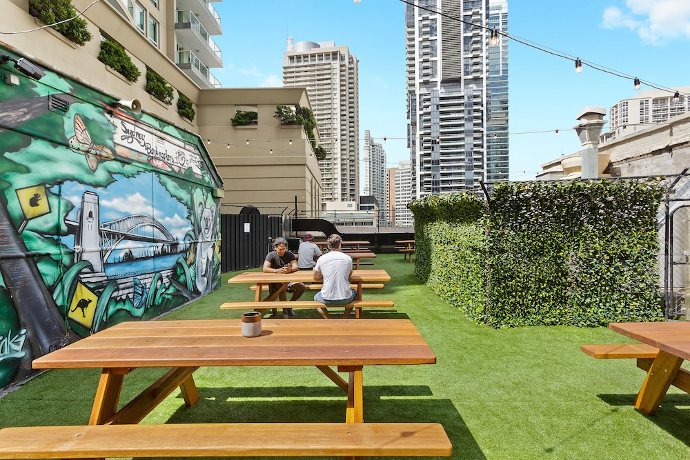 Sydney Backpackers 1/26