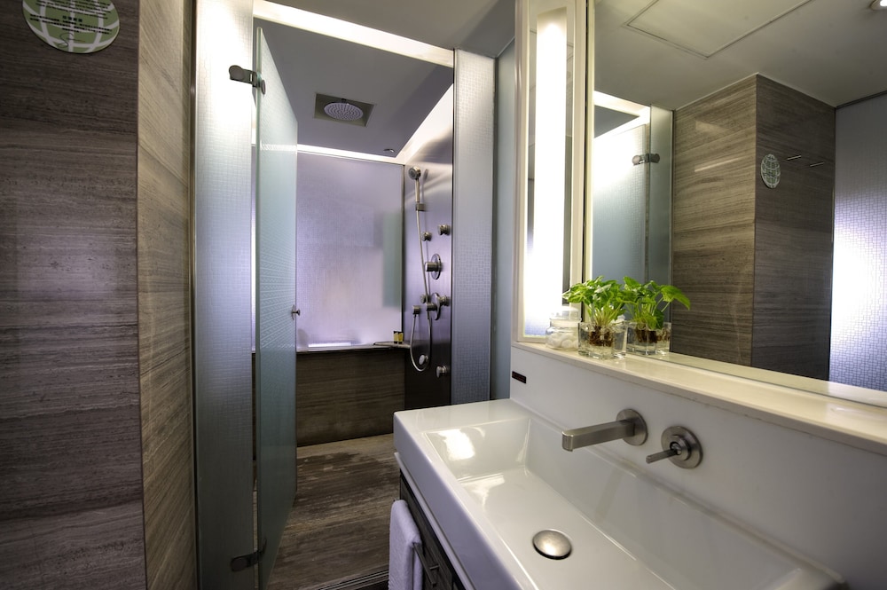 Charterhouse Causeway Bay Hotel 50/50