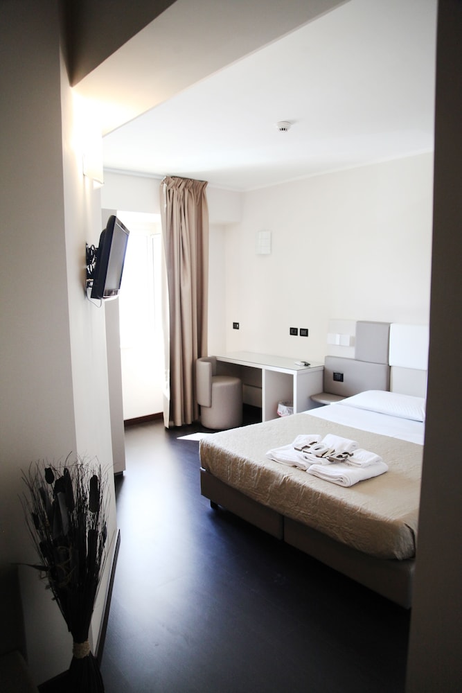 Hotel Sogni D Oro Airport Formerly Hotel Morgan 6/47