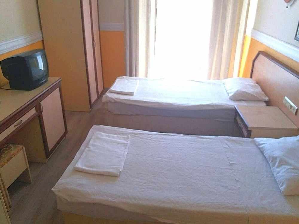 CLASSIC, TRIPLE, 3 BEDS