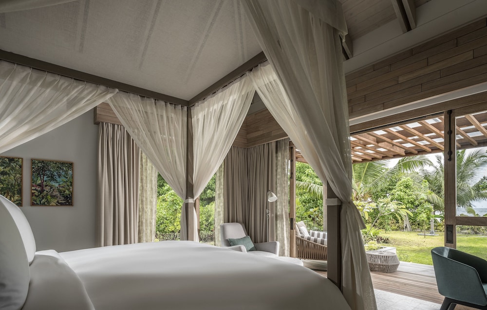 FOUR SEASONS RESORT SEYCHELLES AT DESROCHES ISLAND 20/58