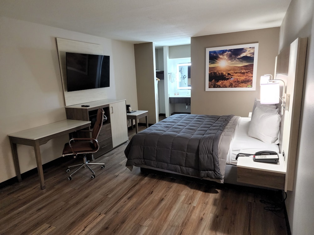 Days Inn by Wyndham Clemson 12/36