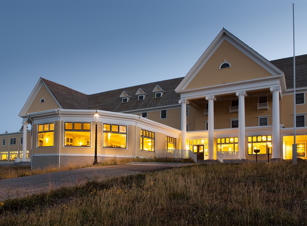 Lake Yellowstone Hotel And Cabins