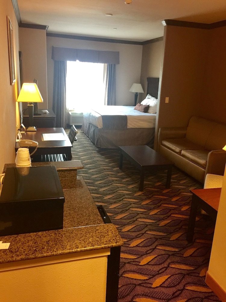 Best Western Red River Inn & Suites 17/35