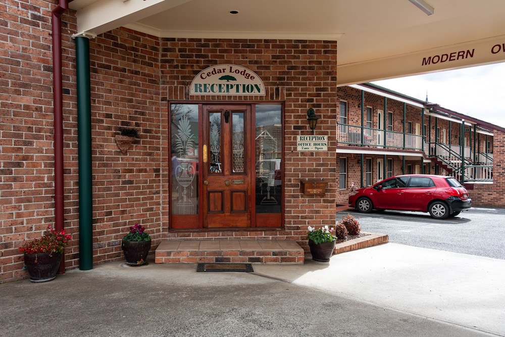 Cedar Lodge Motel 6/49