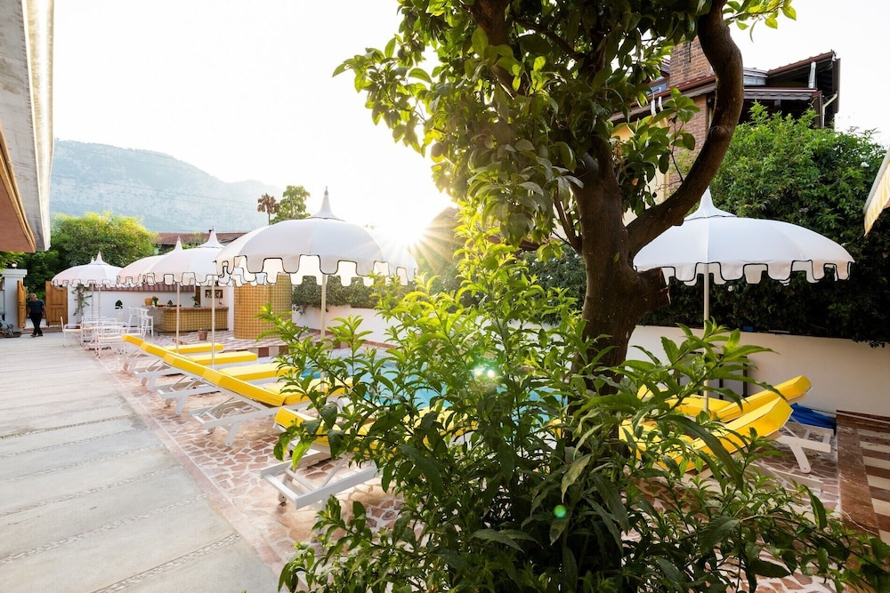 Yonca Anjelika Otel +12 36/50
