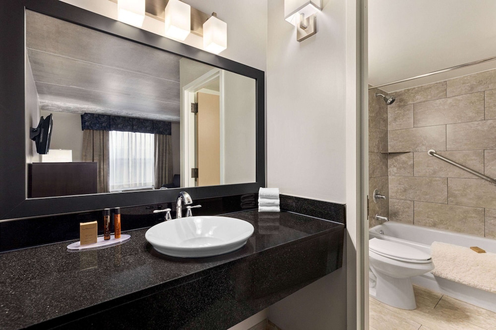 IBAN Dallas Park Central Hotel, Trademark by Wyndham 21/24