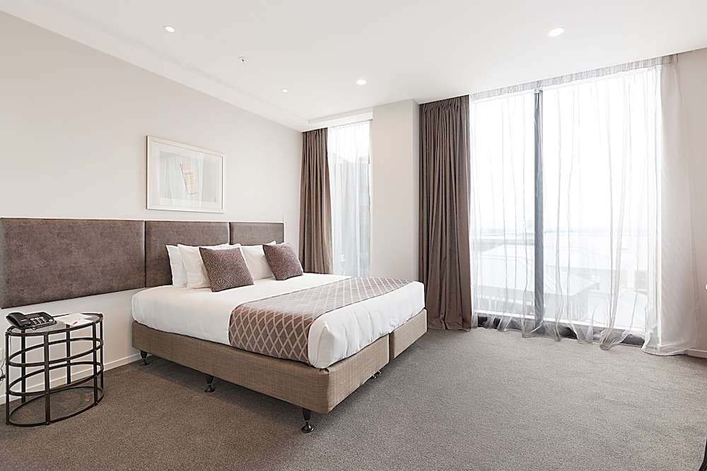 Ramada Suites By Wyndham Victoria Street West 17/57