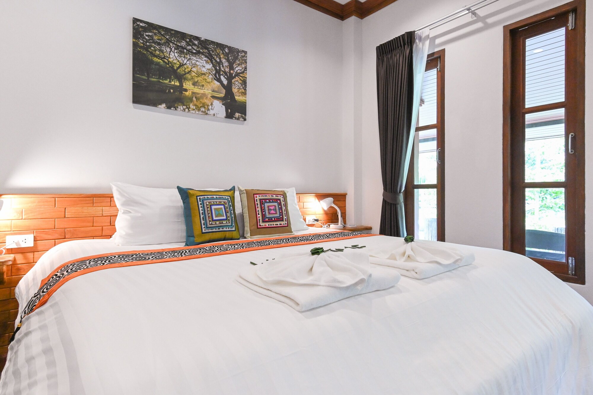 DELUXE, DOUBLE BED