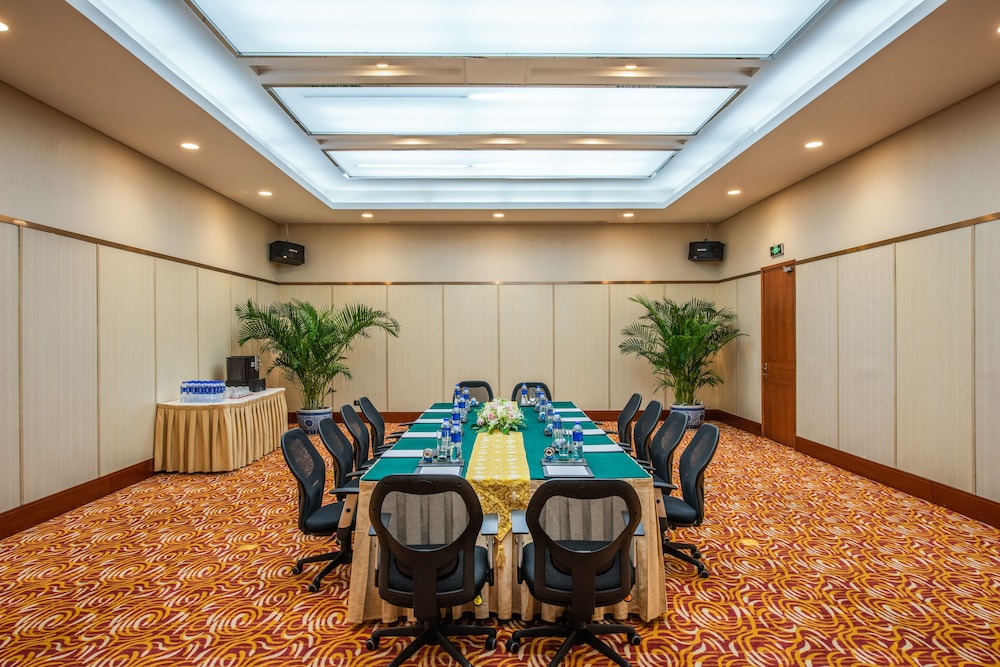 Holiday Inn Temple Of Heaven 48/61