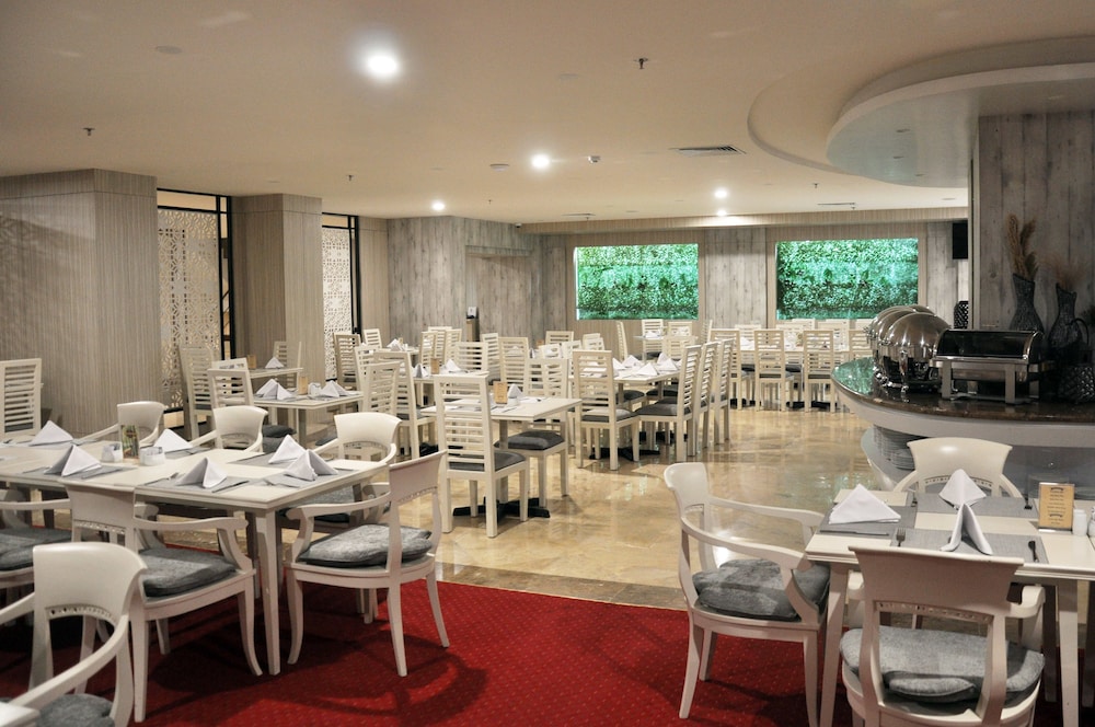 Beverly Hotel Batam 40/50