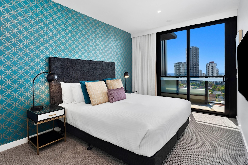 1 Bedroom, Skyline, King Bed, Water View