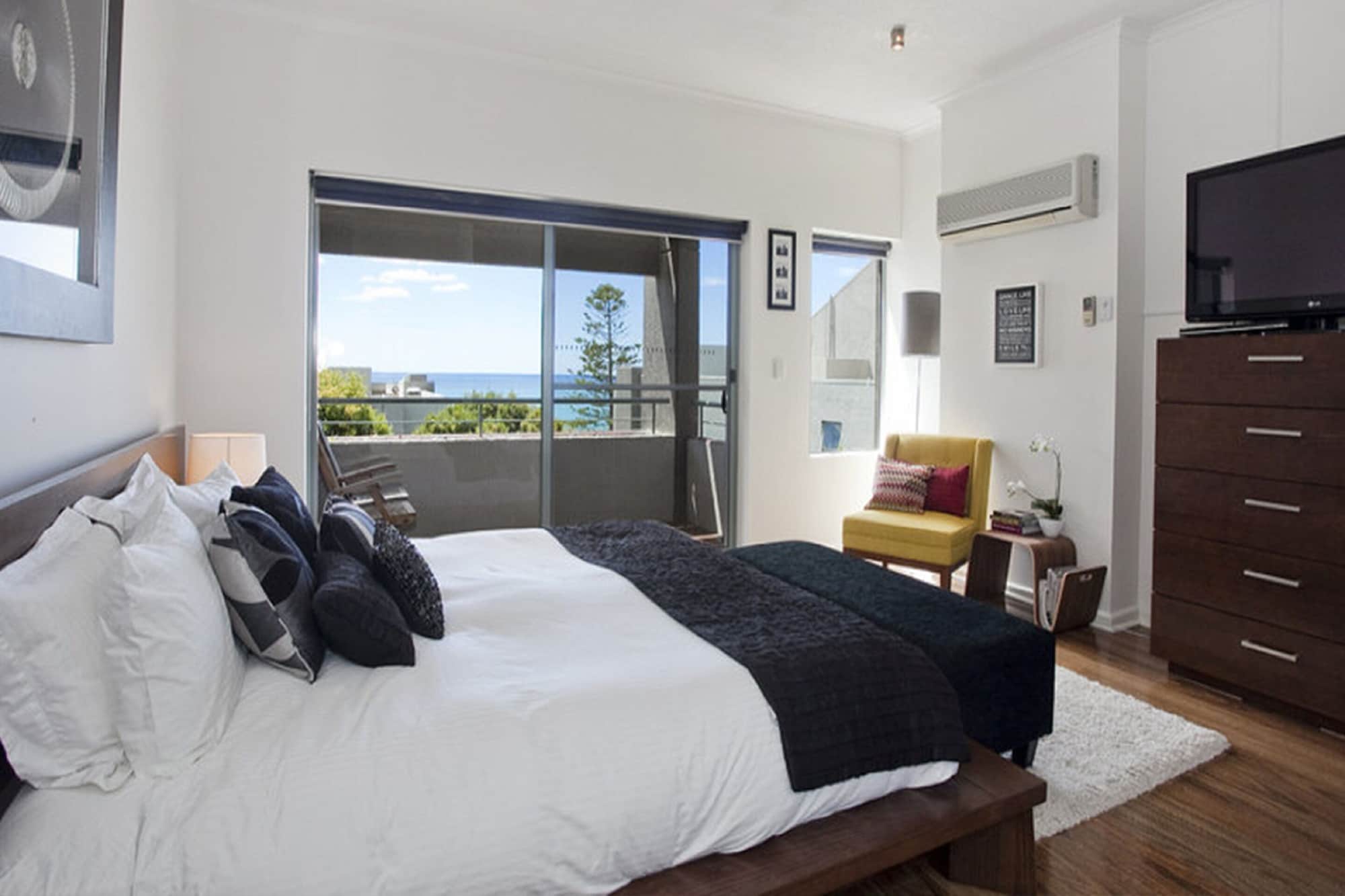 3 Bedrooms, Roof Top, Premium, King Bed, 1 Queen and 3 Single Beds, Ocean View