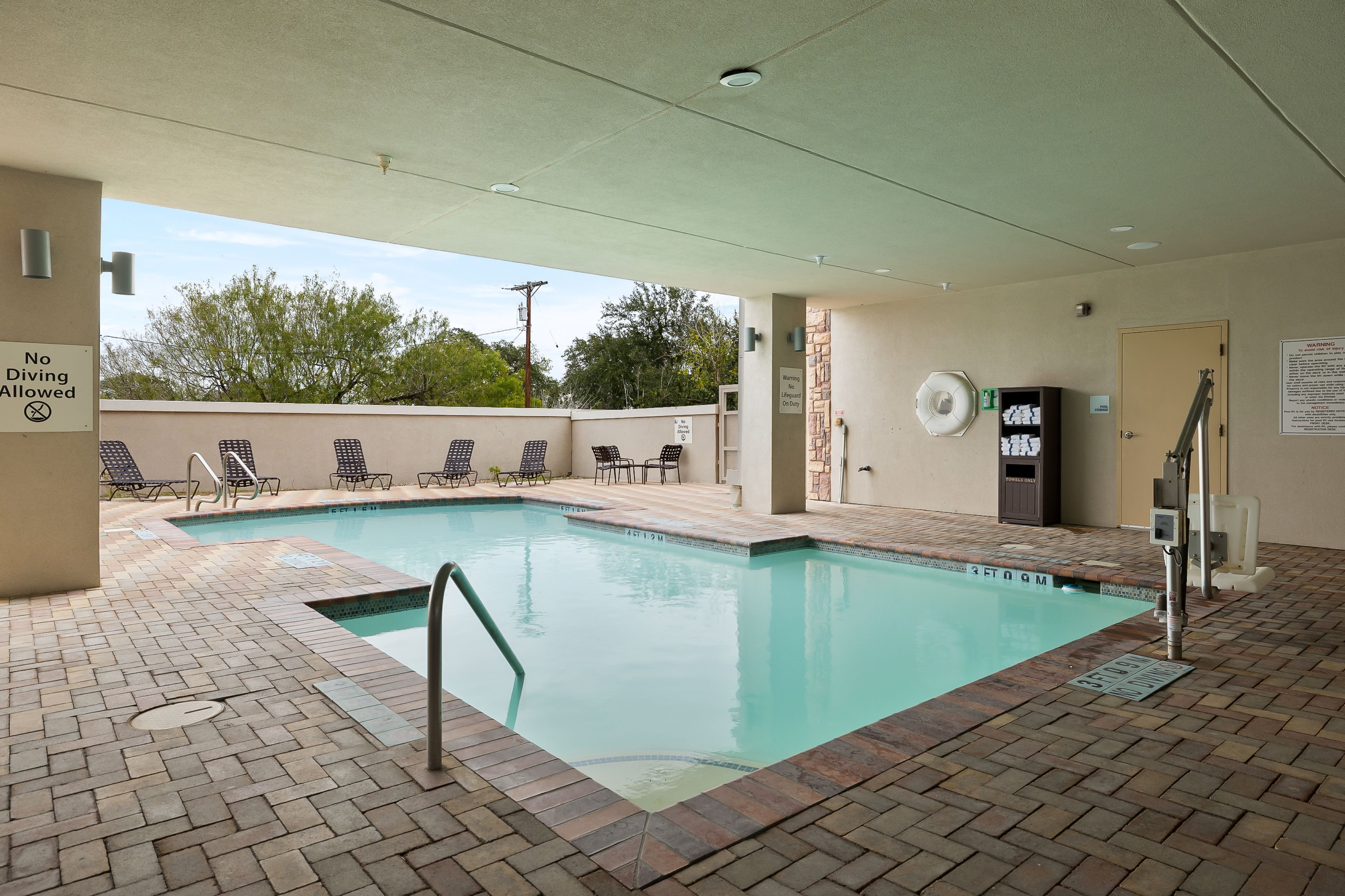 Holiday Inn Express Hotel And Suites George West 16/37