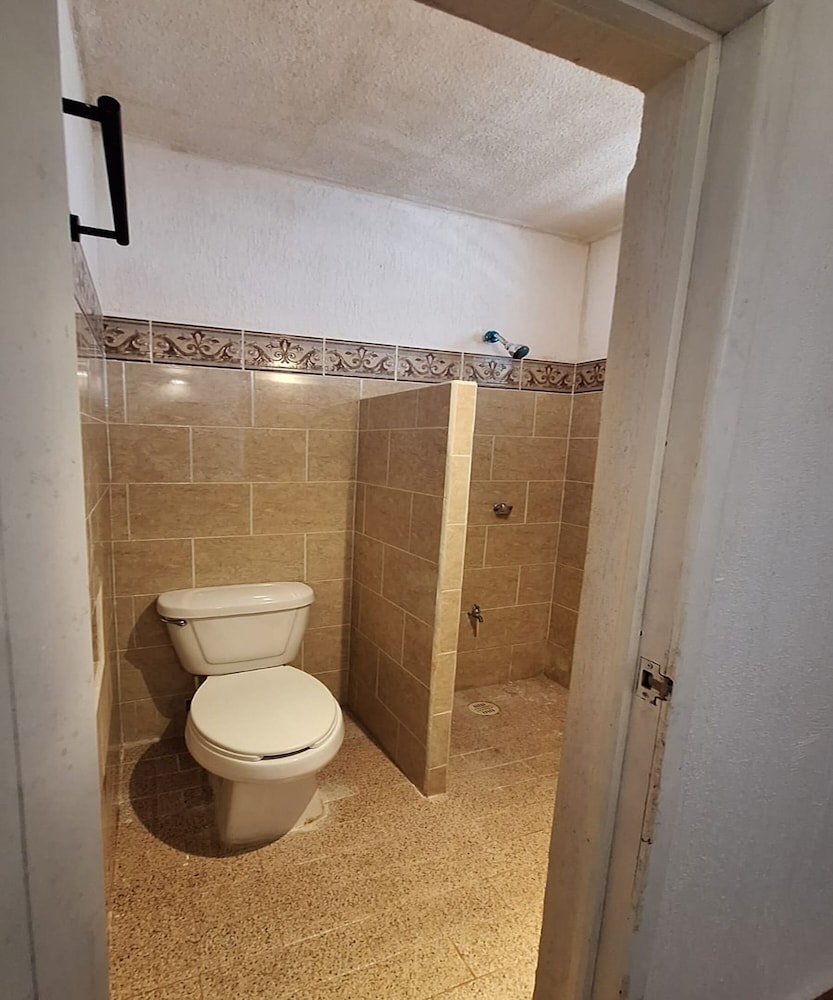 OYO Hotel Rolovi Cancun 49/60
