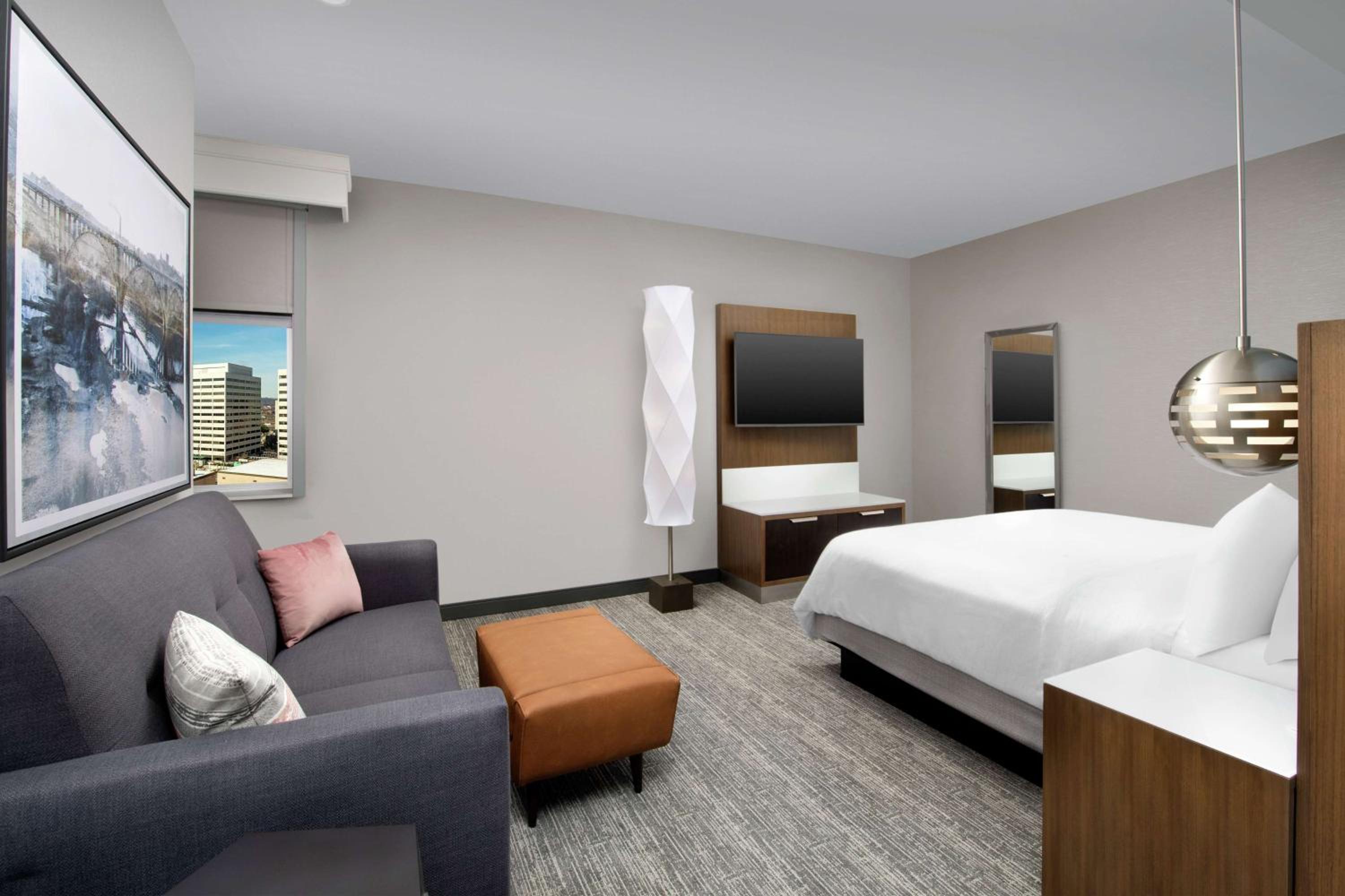 ROOM, KING BED, PELOTON