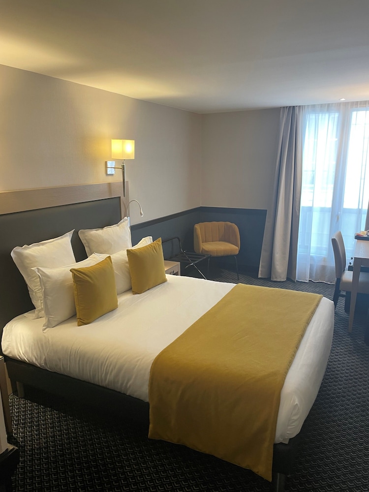 SUPERIOR, DOUBLE OR TWIN BED