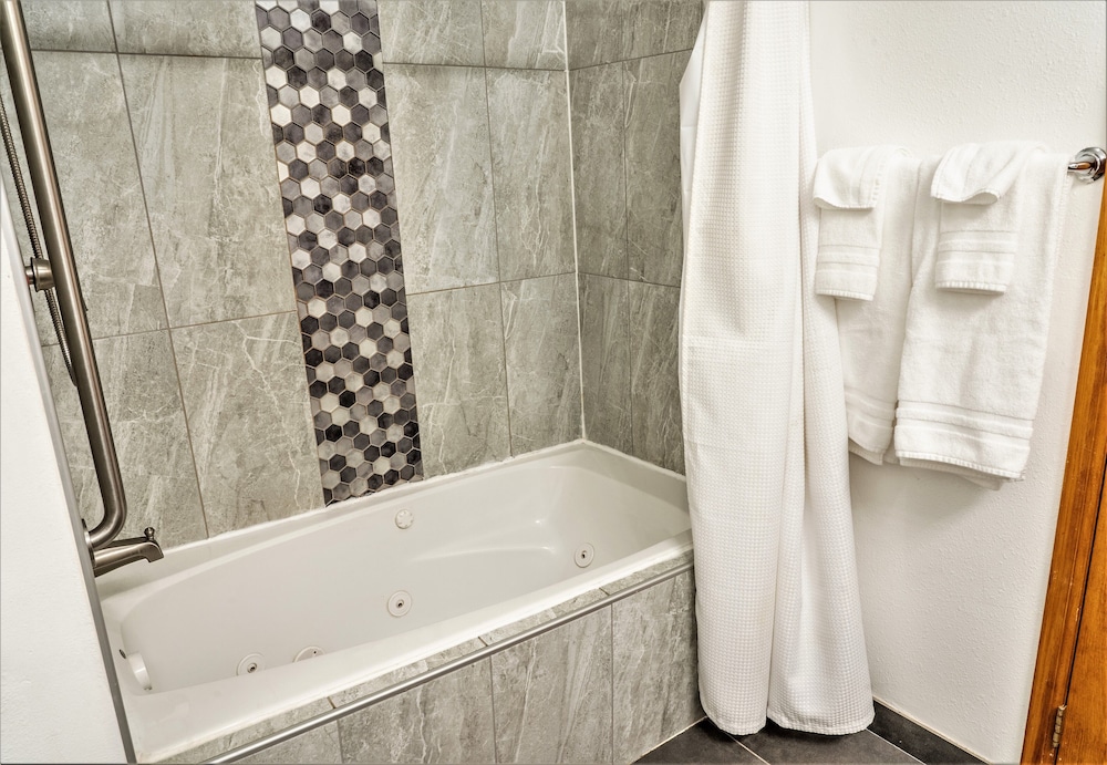 JC Suites 36/43