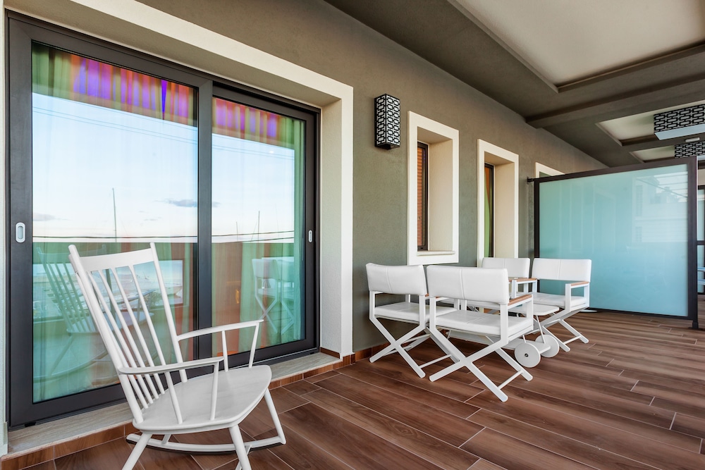 Porto Marine Hotel 54/64