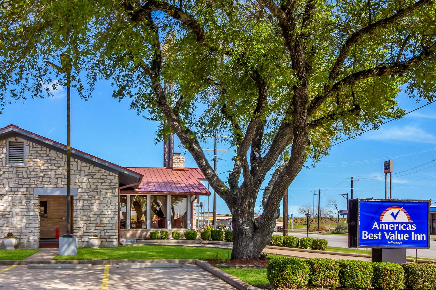 Americas Best Value Inn Columbus, TX 40/41