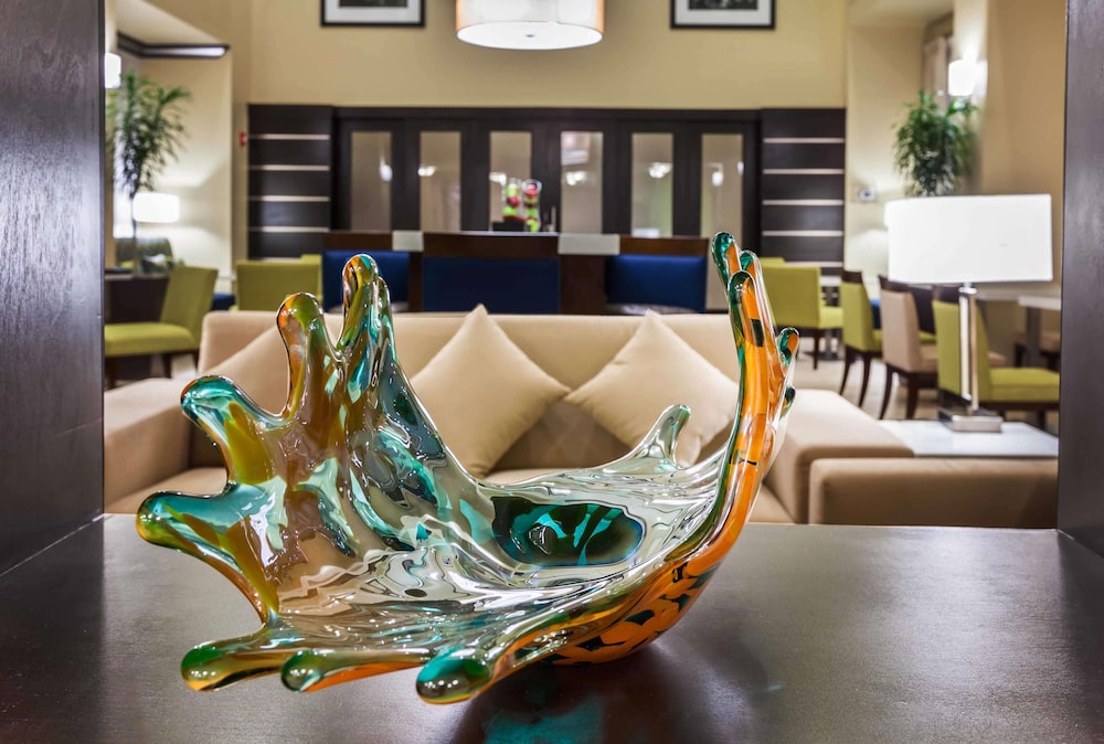 Hampton Inn and Suites Lake Jackson-Clute 28/41