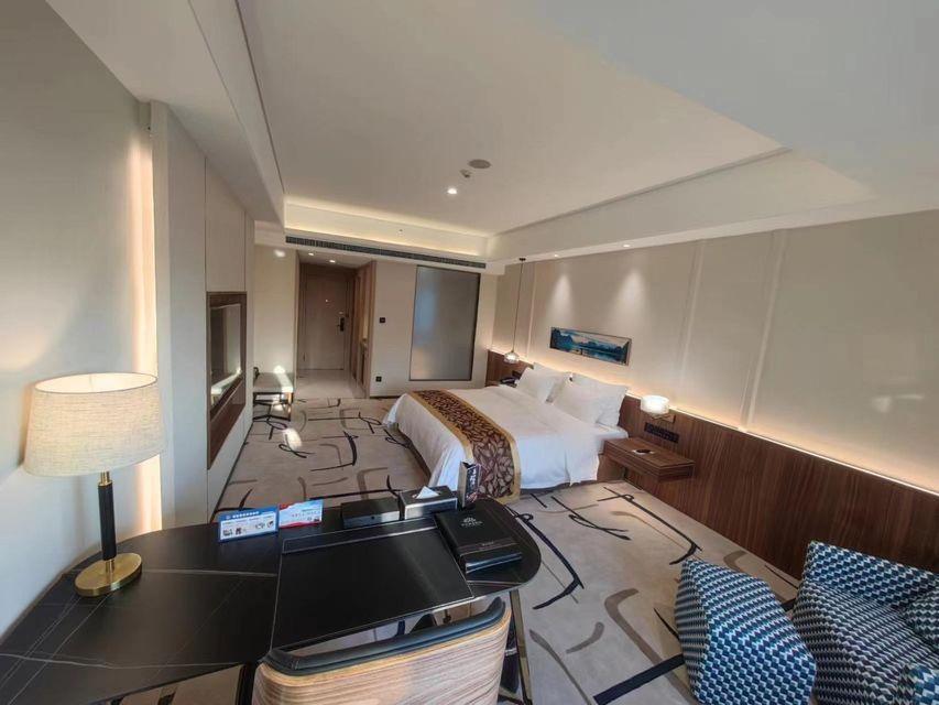 Business, Queen Bed