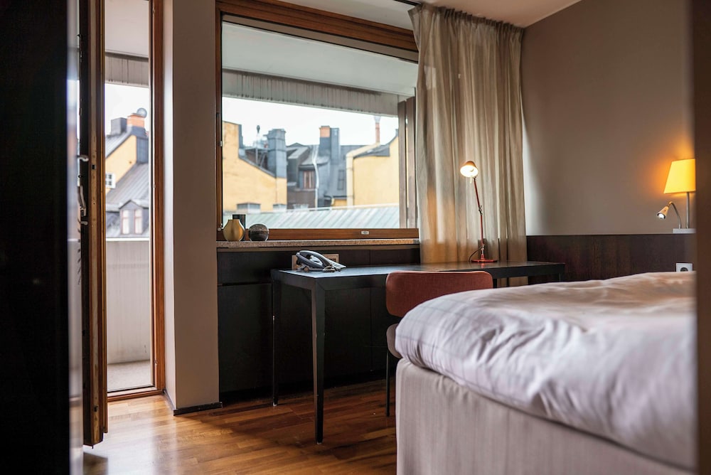 ROOM, SINGLE