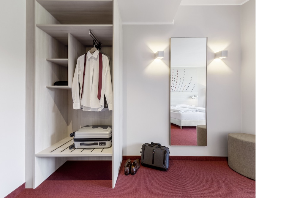 Serways Hotel Remscheid 17/36