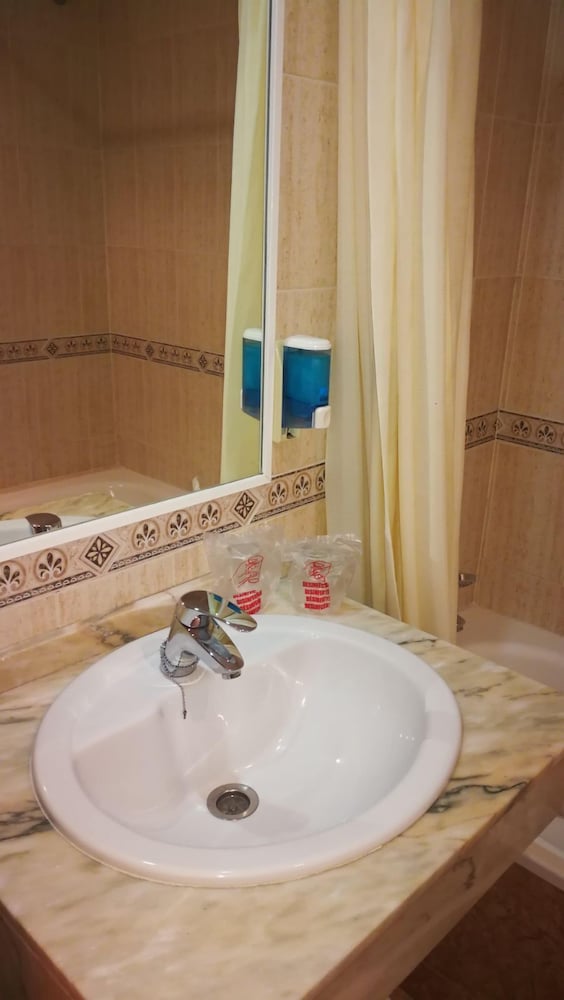 Mont Park Hotel 28/33