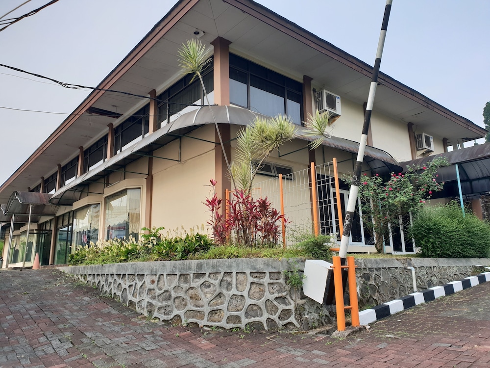 Hotel Cisarua Indah 2/36
