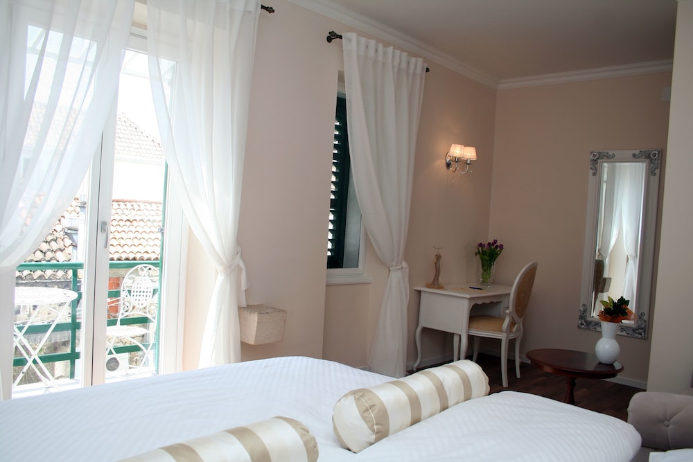 Banica Apartments & Rooms 12/63