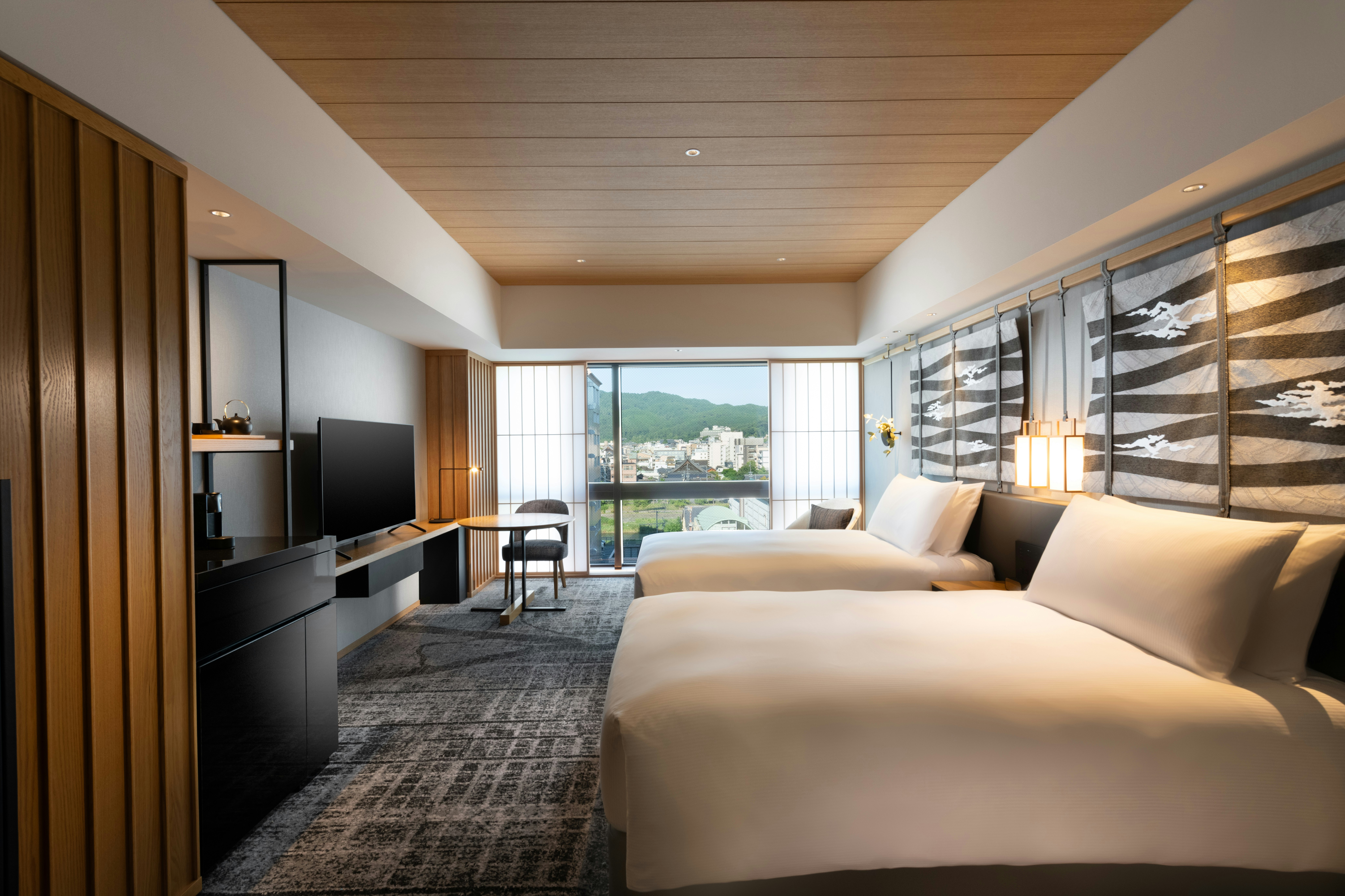 DELUXE, TWIN BEDS