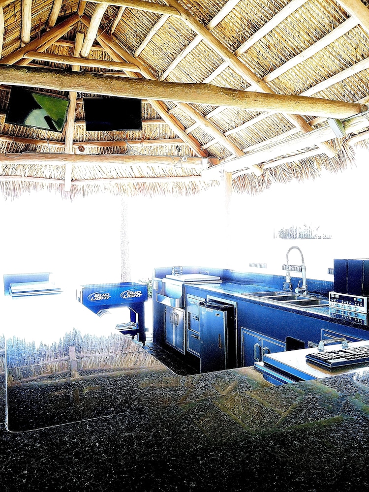 Emerald Shores Resort 56/79